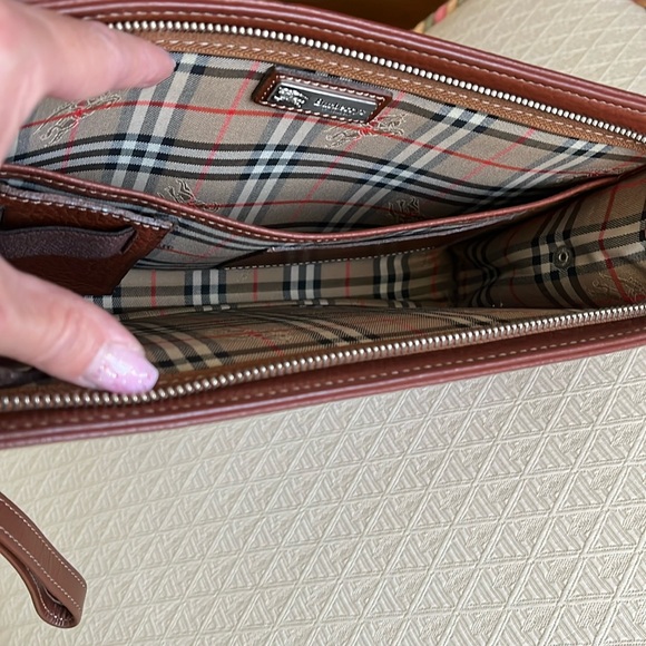 Burberrys Clutch EUC - Picture 9 of 14